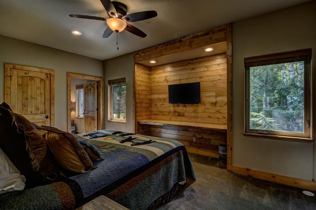 Whispering Pines Lodge: 9 Bedroom Eagle River Eksteriør billede