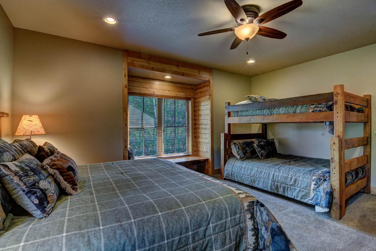 Whispering Pines Lodge: 9 Bedroom Eagle River Eksteriør billede