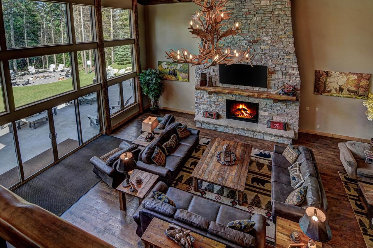 Whispering Pines Lodge: 9 Bedroom Eagle River Eksteriør billede