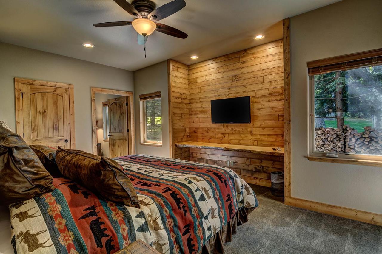 Whispering Pines Lodge: 9 Bedroom Eagle River Eksteriør billede
