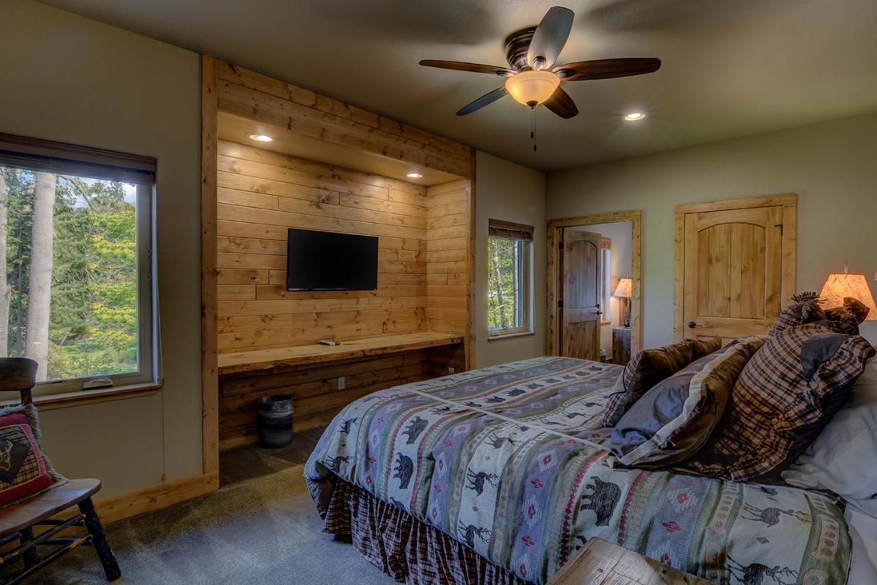 Whispering Pines Lodge: 9 Bedroom Eagle River Eksteriør billede