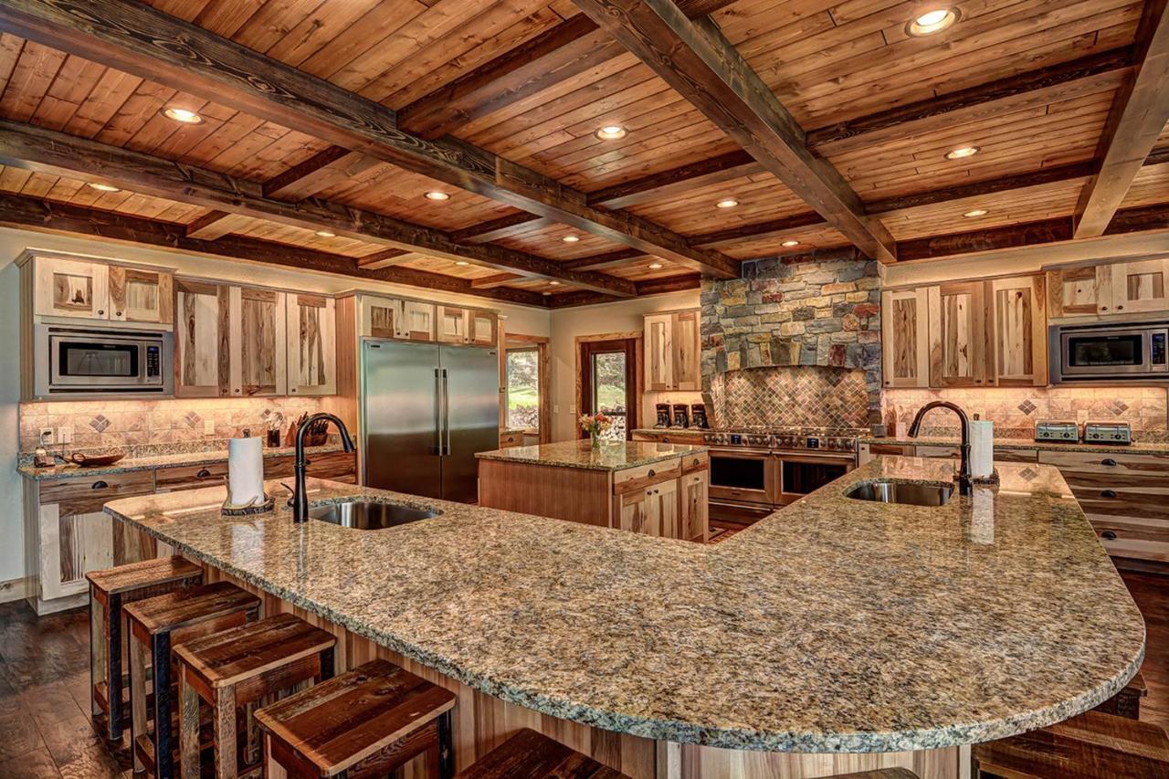 Whispering Pines Lodge: 9 Bedroom Eagle River Eksteriør billede