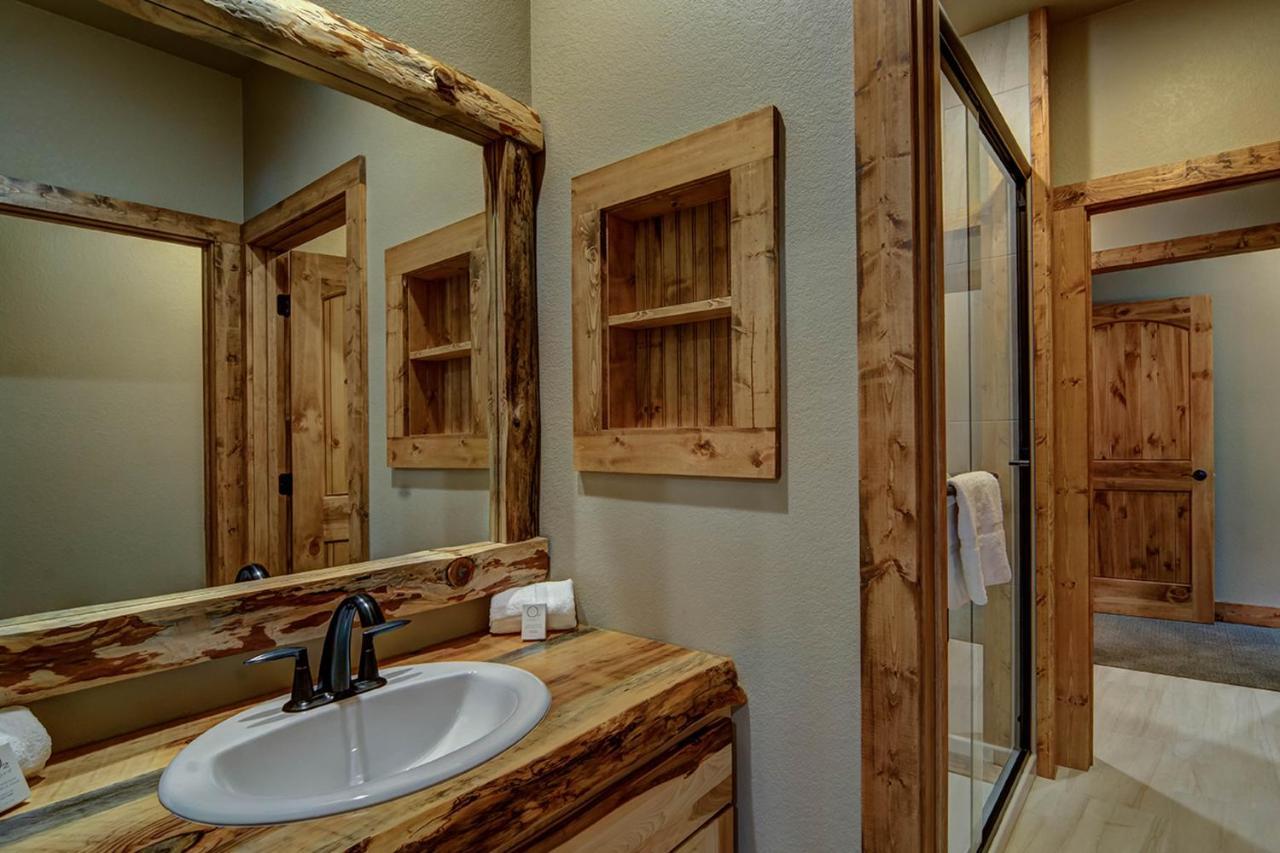 Whispering Pines Lodge: 9 Bedroom Eagle River Eksteriør billede