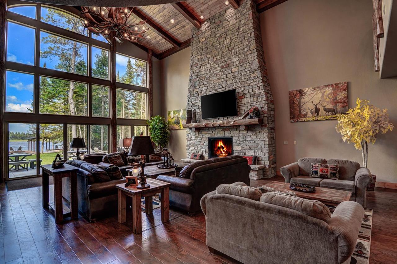 Whispering Pines Lodge: 9 Bedroom Eagle River Eksteriør billede
