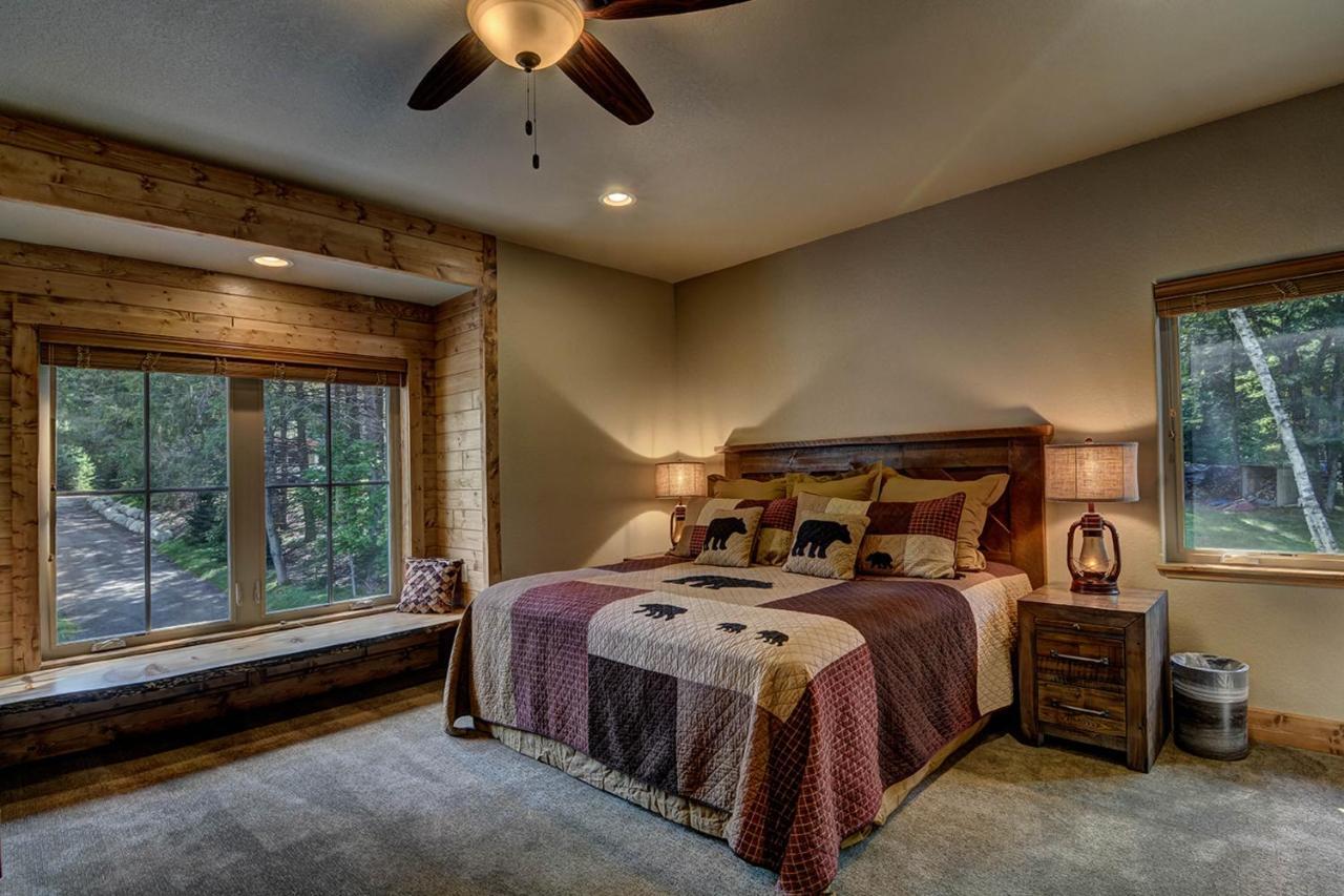 Whispering Pines Lodge: 9 Bedroom Eagle River Eksteriør billede