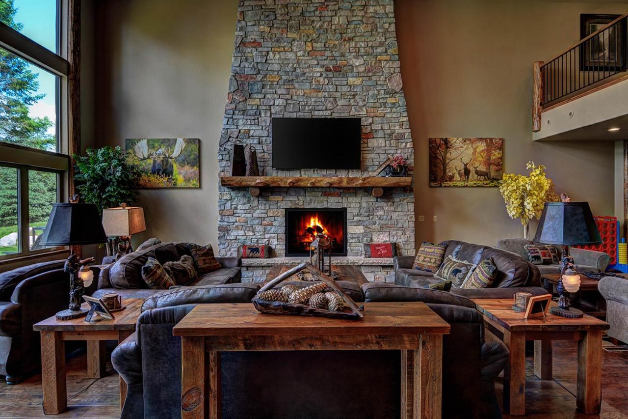 Whispering Pines Lodge: 9 Bedroom Eagle River Eksteriør billede