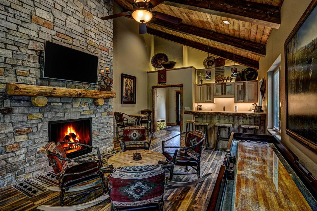 Whispering Pines Lodge: 9 Bedroom Eagle River Eksteriør billede