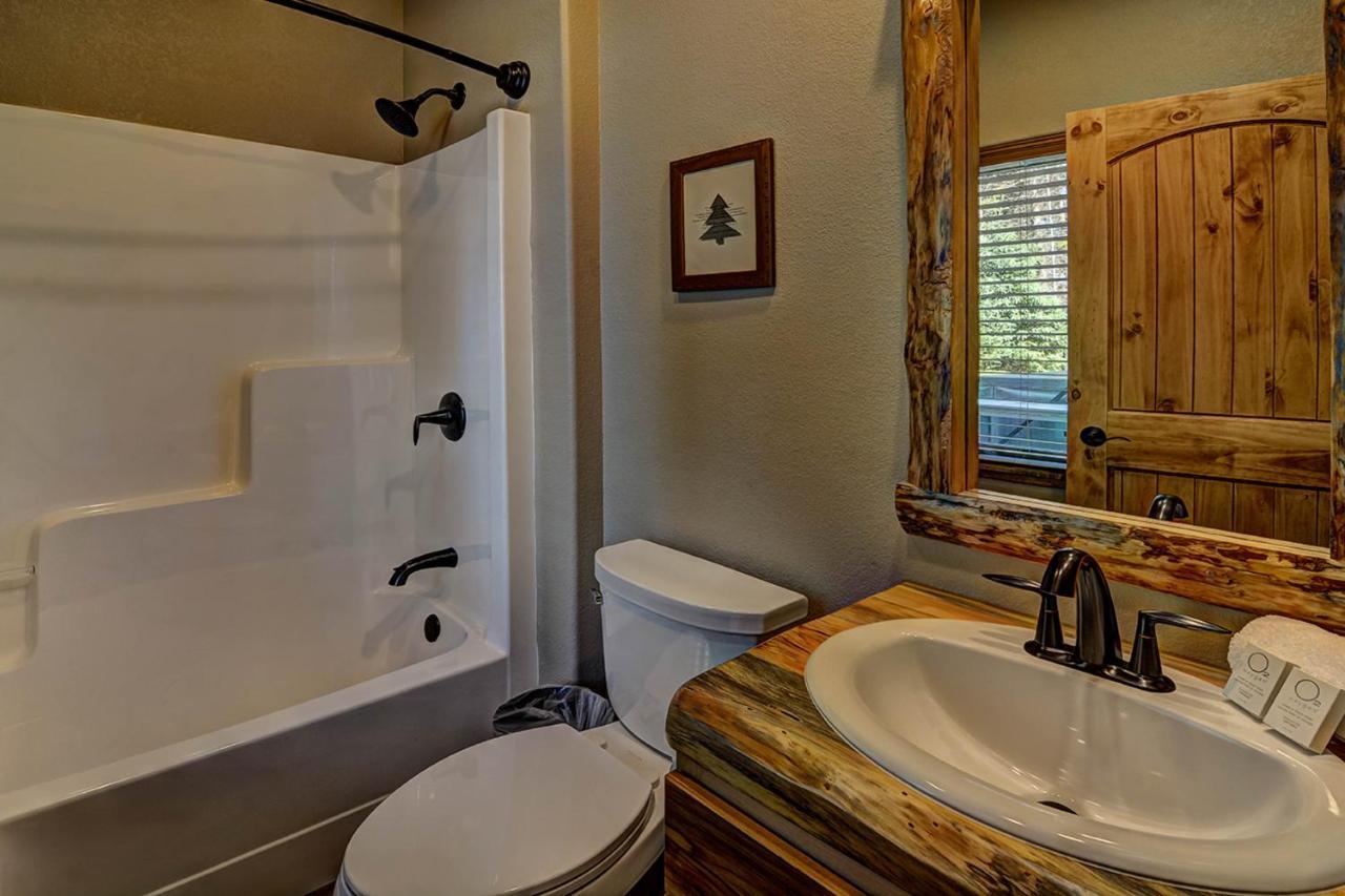 Whispering Pines Lodge: 9 Bedroom Eagle River Eksteriør billede